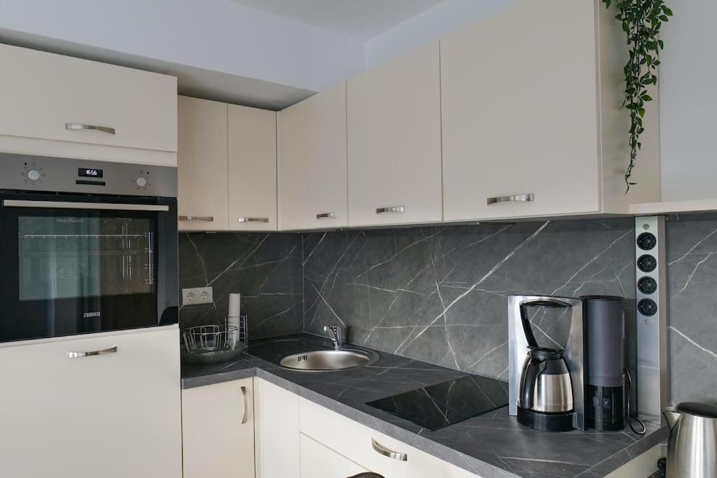 Wunderschoene Ferienwohnung Mit Balkon In Aue Exterior foto