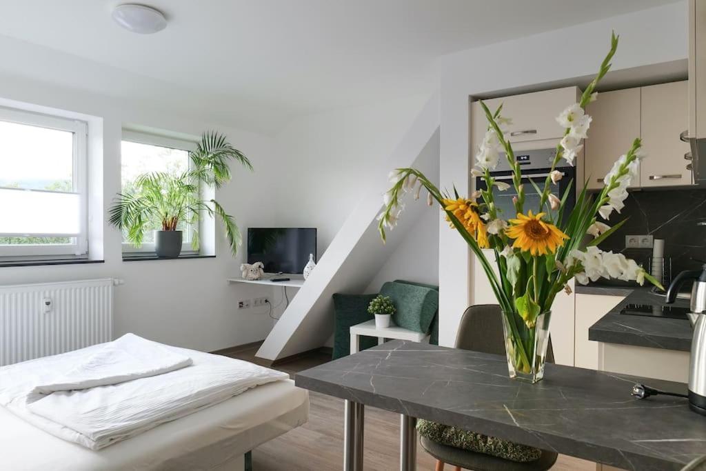 Wunderschoene Ferienwohnung Mit Balkon In Aue Exterior foto